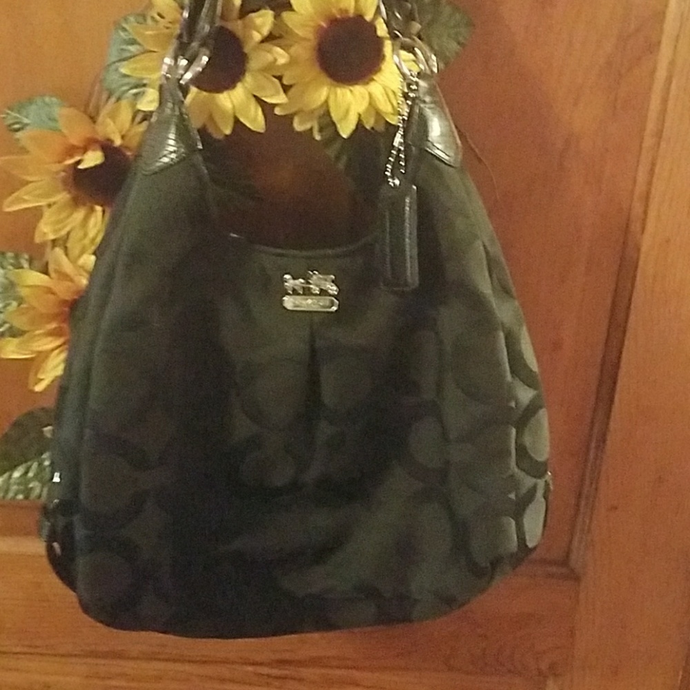 Coach 21125 Black Madison Maggie Hobo